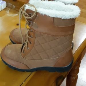 Chase & Chloe boots 7.5 like new